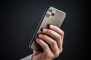 Iphone画面の水シミは放置厳禁 適切な処置方法とng行為も解説 Enjoy Iphone Life